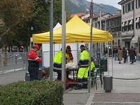 105° giro di Lombardia 2011 - volontari - apre foto grande