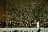 Papa Benedetto XVI durante l'incontro con i volontari - apre foto grande
